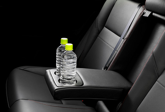 <sg-lang1>Rear Seat Armrest with Cup Holders</sg-lang1><sg-lang2></sg-lang2><sg-lang3></sg-lang3>