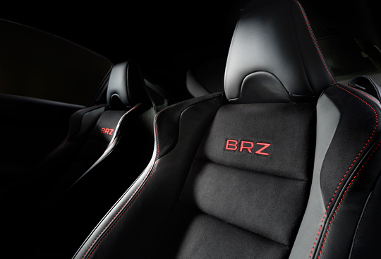 <sg-lang1>Leather / Alcantara® *(5) Trim</sg-lang1><sg-lang2></sg-lang2><sg-lang3></sg-lang3>