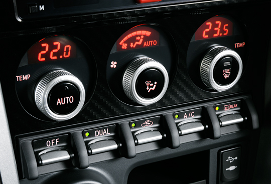 <sg-lang1>Dual-zone Automatic Air-conditioning</sg-lang1><sg-lang2></sg-lang2><sg-lang3></sg-lang3>
